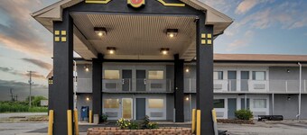 Super 8 by Wyndham Millbury/Toledo