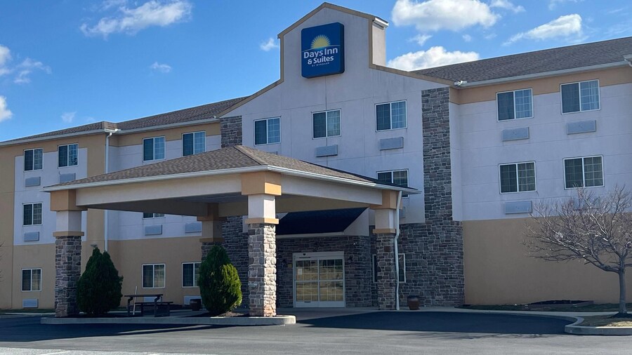 Days Inn & Suites by Wyndham Manheim Lebanon