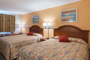 Tabla de planchar con plancha, wifi gratis y ropa de cama 