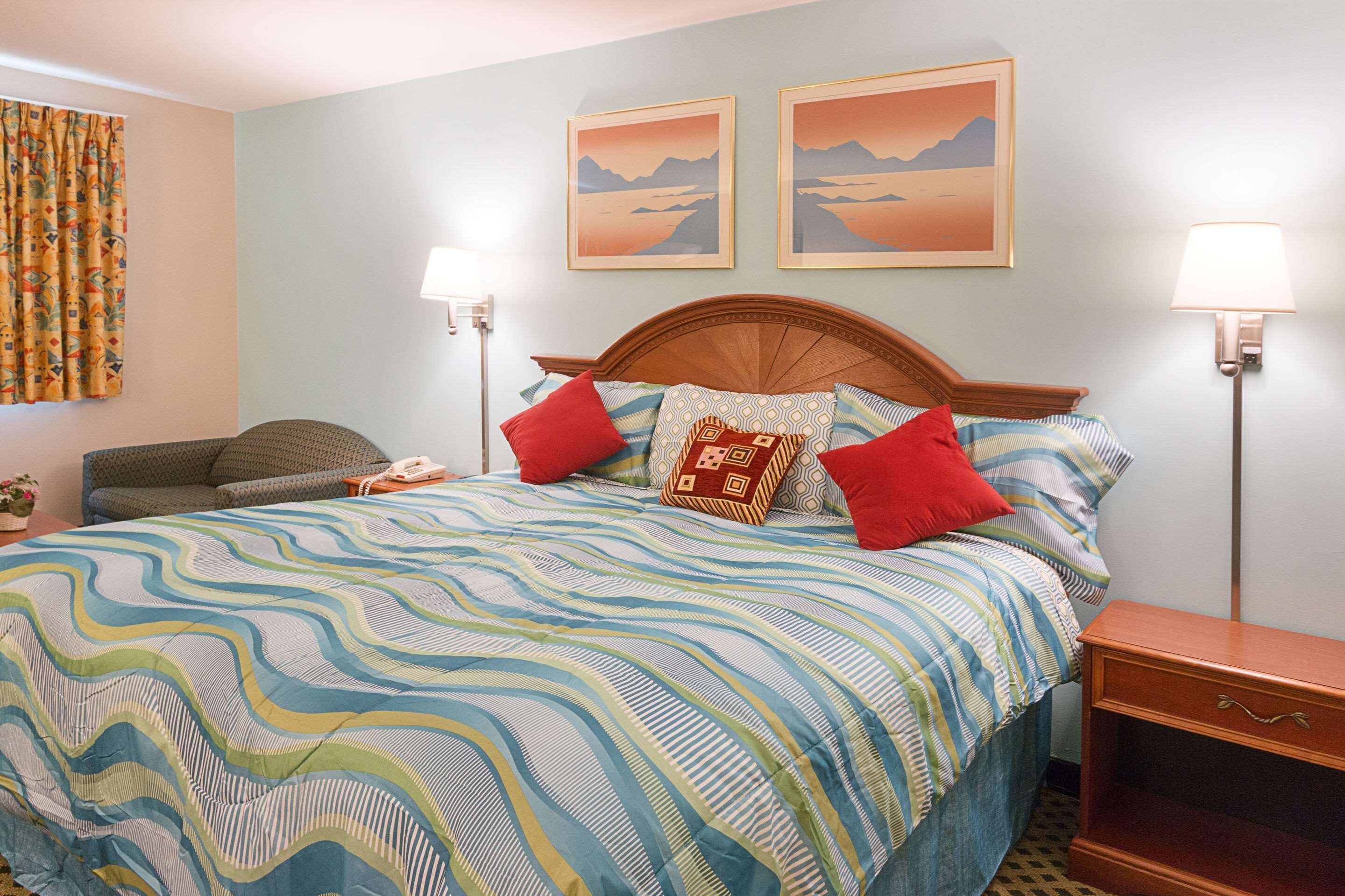 Standardzimmer, 2 Queen-Betten, Nichtraucher | Bügeleisen/Bügelbrett, kostenloses WLAN, Bettwäsche