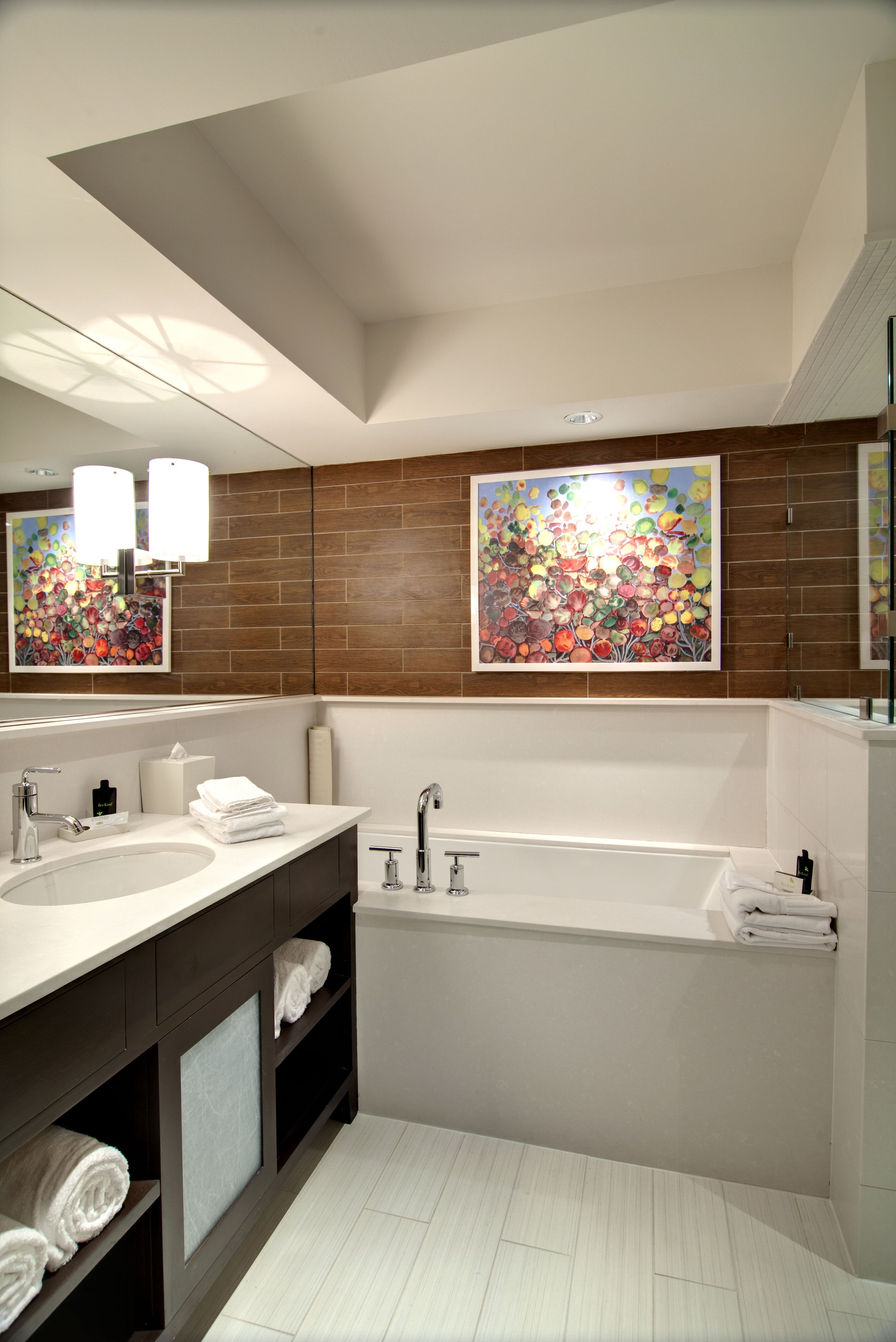 standard room, 1 king bed | bathroom | separate bathtub and shower, deep-soaking bathtub, rainfall showerhead