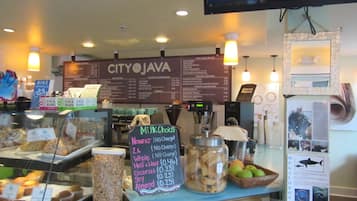 Breakfast and lunch served, American cuisine