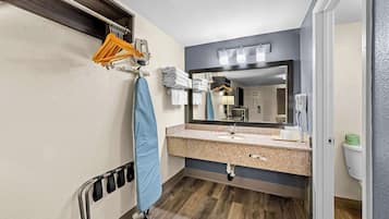 スタンダード ルーム キングベッド 1 台 禁煙 | デスク、アイロン / アイロン台、WiFi (無料)、ベッドシーツ