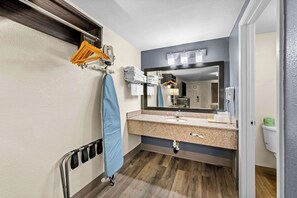 Standard Room, 1 King Bed, Non Smoking | Desk, iron/ironing board, free WiFi, bed sheets