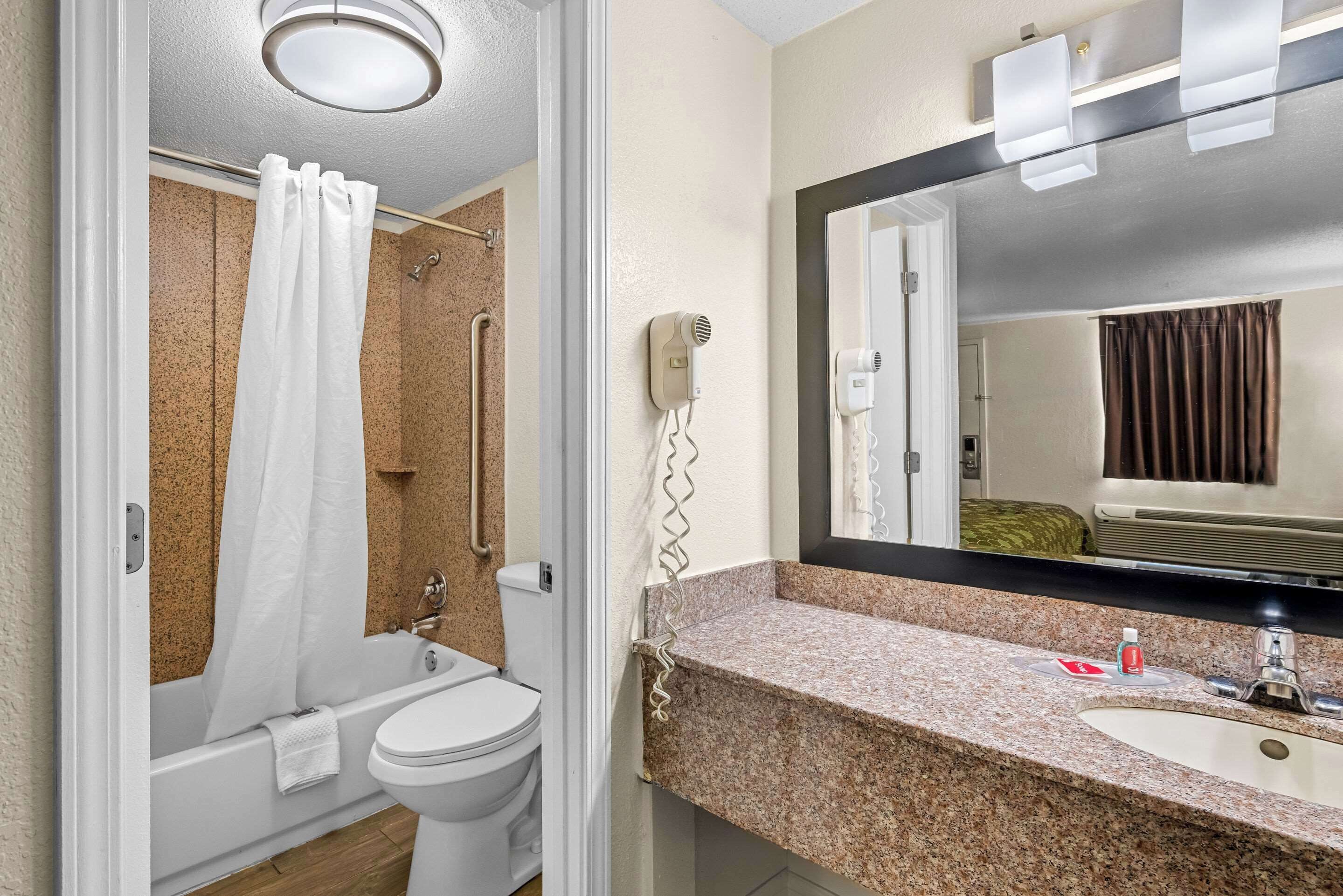 Standardzimmer, 1 King-Bett, Nichtraucher | Schreibtisch, Bügeleisen/Bügelbrett, kostenloses WLAN, Bettwäsche