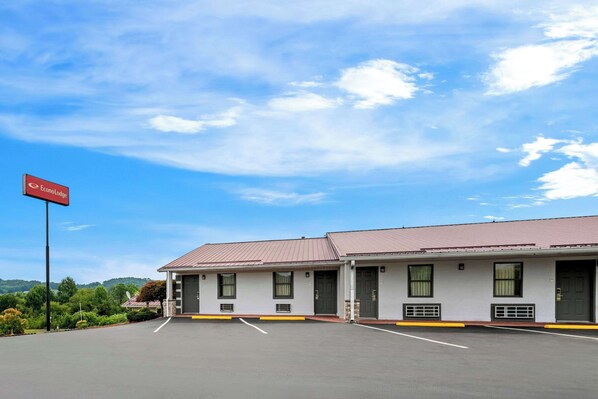 A motel with a sign reading "EconoLodge" and a parking lot in front.