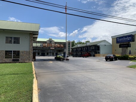Travelodge by Wyndham Pigeon Forge - Image 43