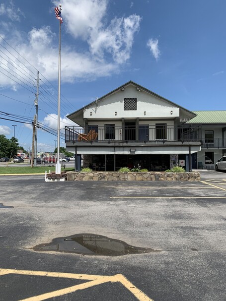 Travelodge by Wyndham Pigeon Forge - Image 26