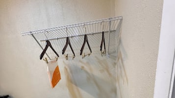Room, 1 King Bed, Non Smoking | Bathroom | Free toiletries, towels