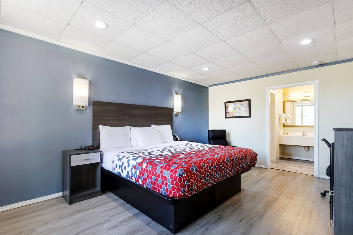 WiFi (free), bed sheets