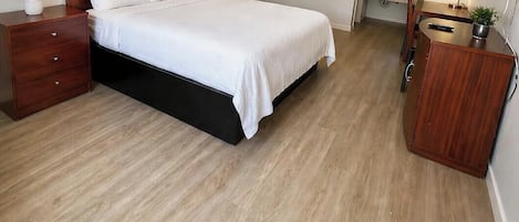 Habitación | Escritorio, cortinas blackout y insonorización