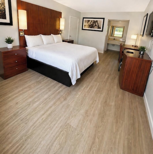 American Inn and Suites