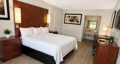 American Inn and Suites
