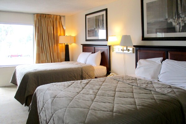 Escritorio, cortinas blackout y insonorización