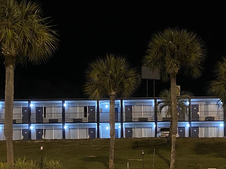 Vista frontal de la propiedad