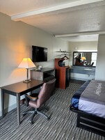 Escritorio, cortinas blackout, wifi gratis y ropa de cama 