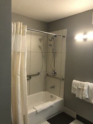 Economy Single Room, 1 King Bed, Accessible | Bathroom - Scottish Inns Locust Grove (Locust Grove)