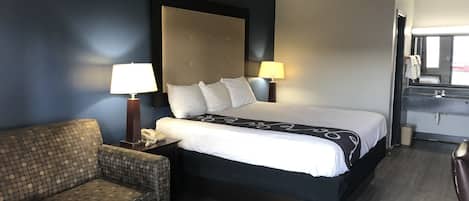 Klassieke kamer, 1 kingsize bed, niet-roken | Een bureau, verduisterende gordijnen, gratis wifi, beddengoed