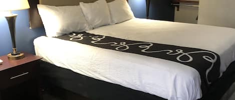 Economy enkelrum - 1 kingsize-sÀng - tillgÀnglighetsanpassat | Skrivbord, mörklÀggningsgardiner, gratis wi-fi och sÀngklÀder
