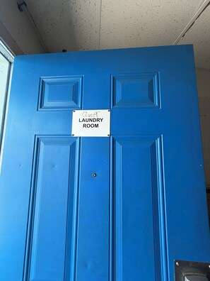 Laundry room - Scottish Inn & Suites (Perry)