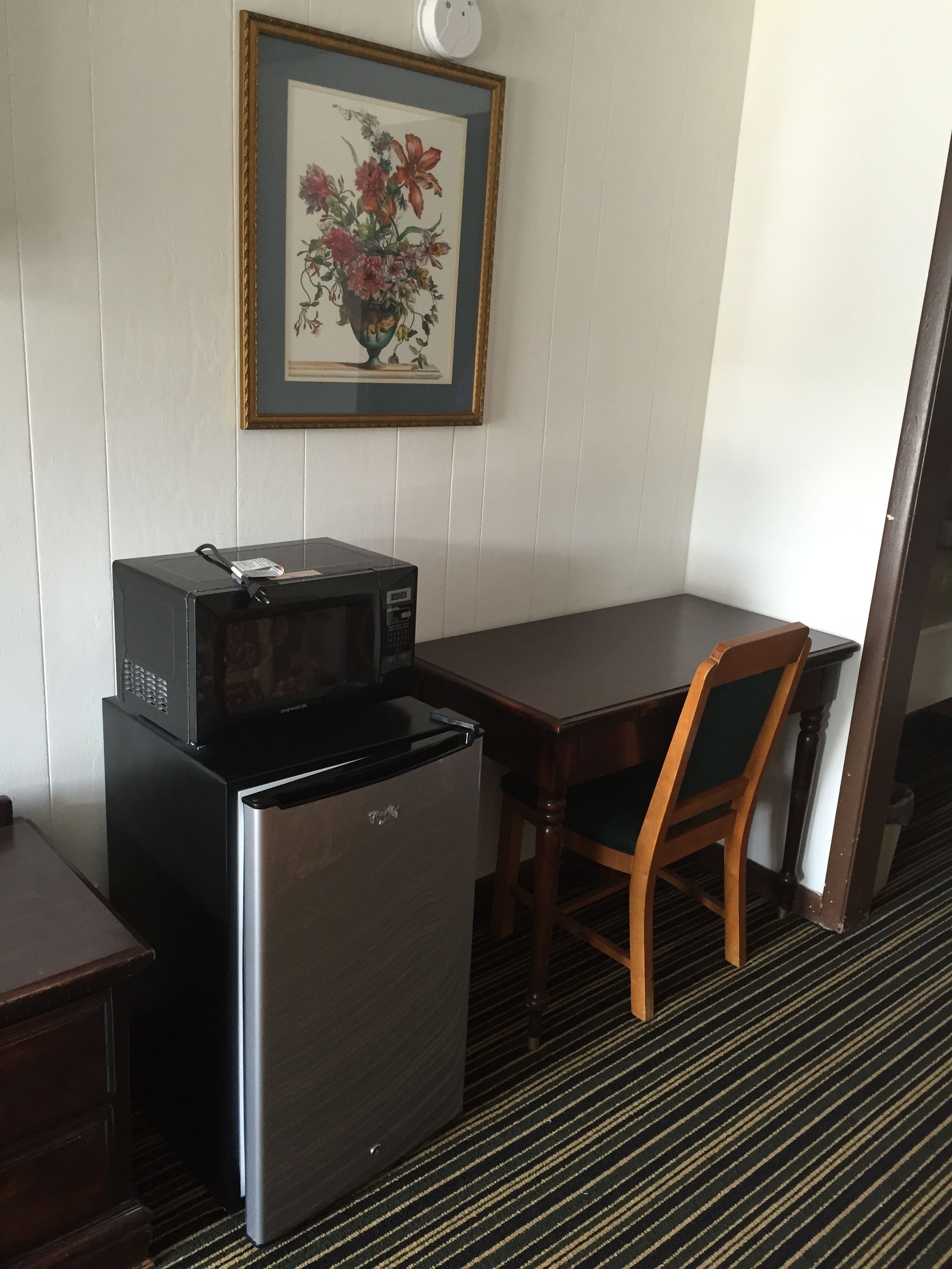 Chambre Standard, 1 très grand lit | Bureau, accès au Wi-Fi (inclus), literie fournie