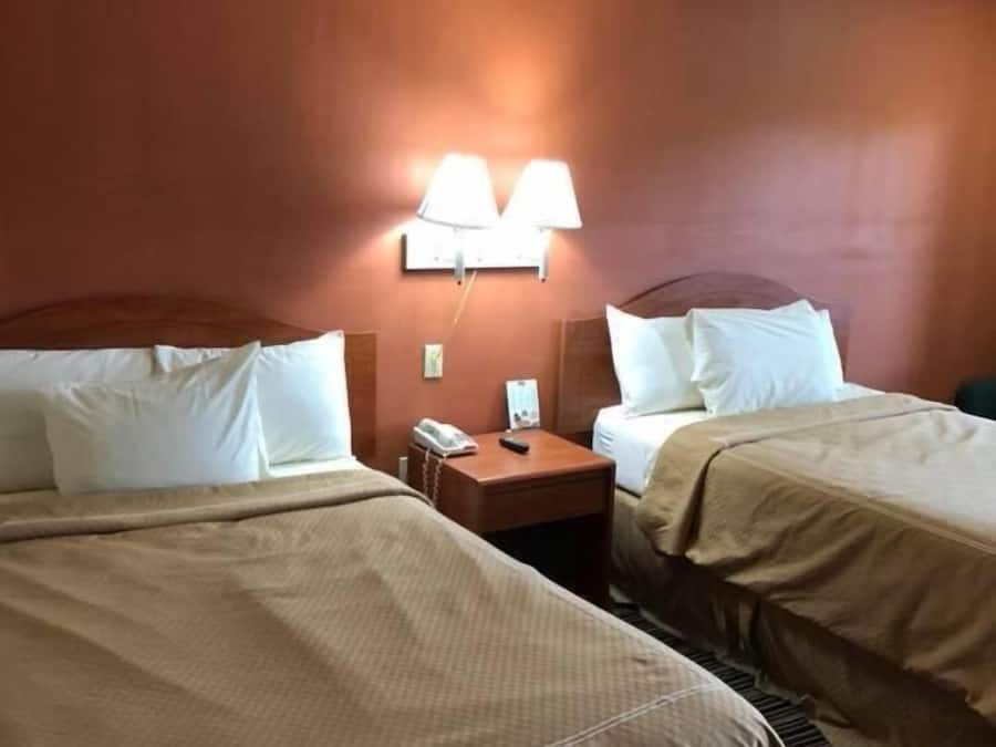 Escritorio, wifi gratis, ropa de cama