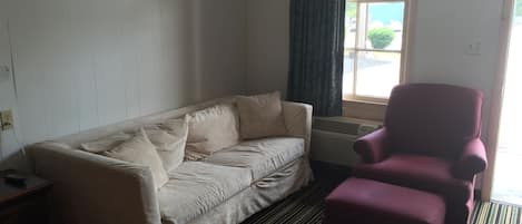 Standard Room, 1 King Bed | Free WiFi, bed sheets