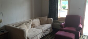 Scottish Inn & Suites