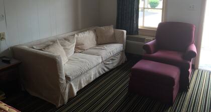 Scottish Inn & Suites