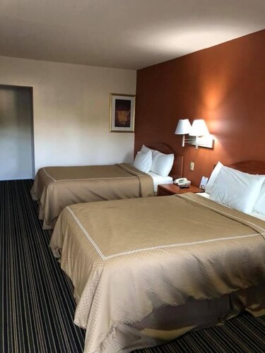Scottish Inn & Suites