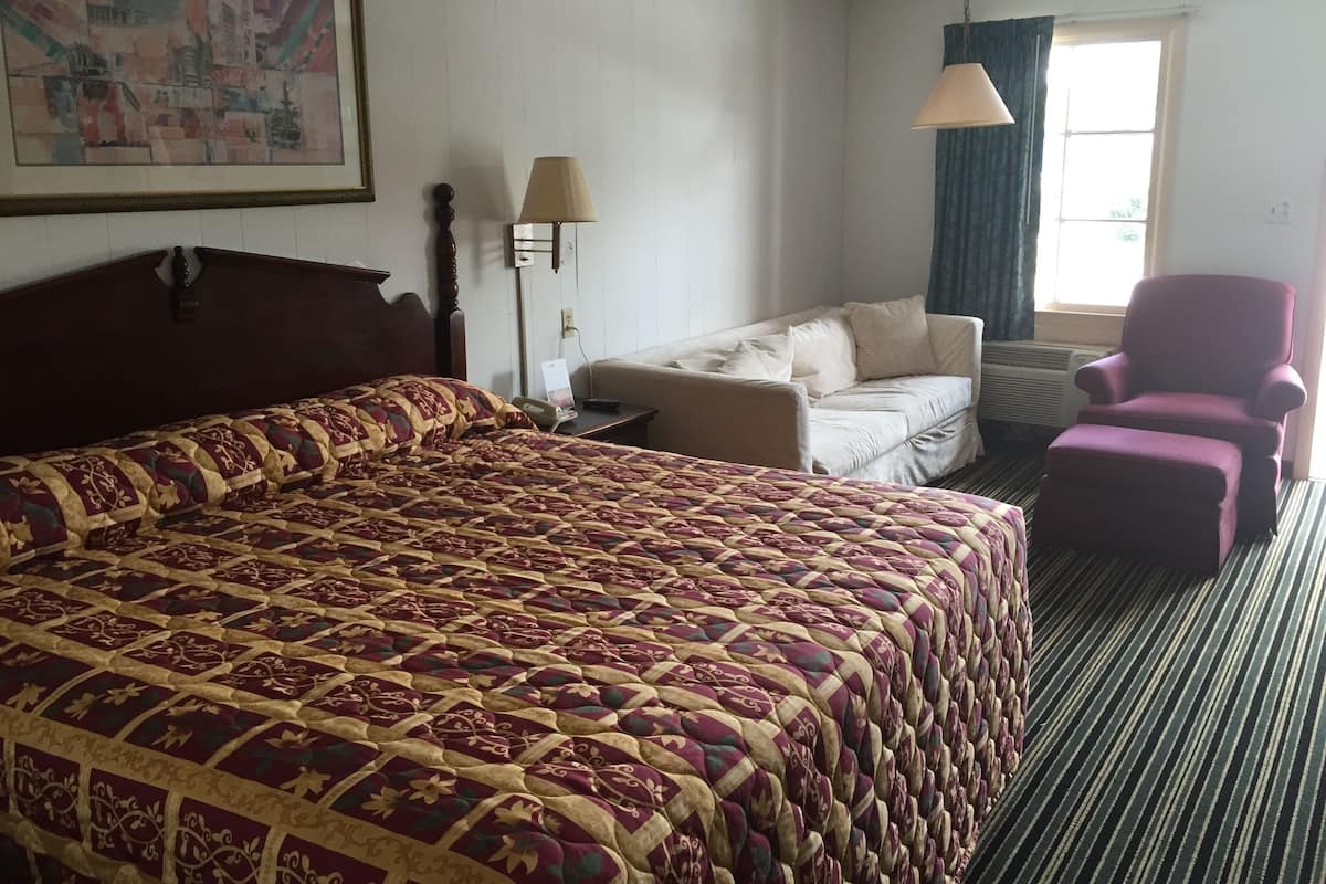 Standard Room, 1 King Bed | Desk, free WiFi, bed sheets