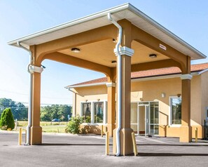Exterior - Quality Inn & Suites Cartersville North (White)