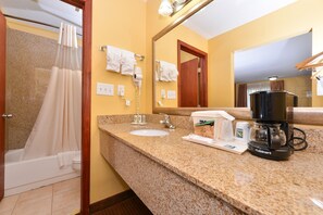Coffee and/or coffee maker - Quality Inn & Suites Cartersville North (White)
