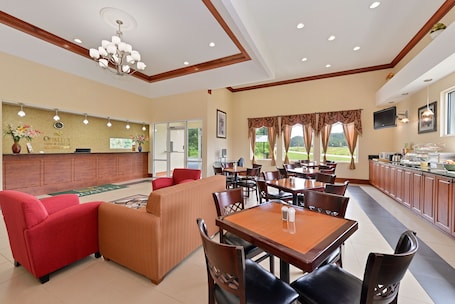 Free daily buffet breakfast . Quality Inn & Suites Cartersville North