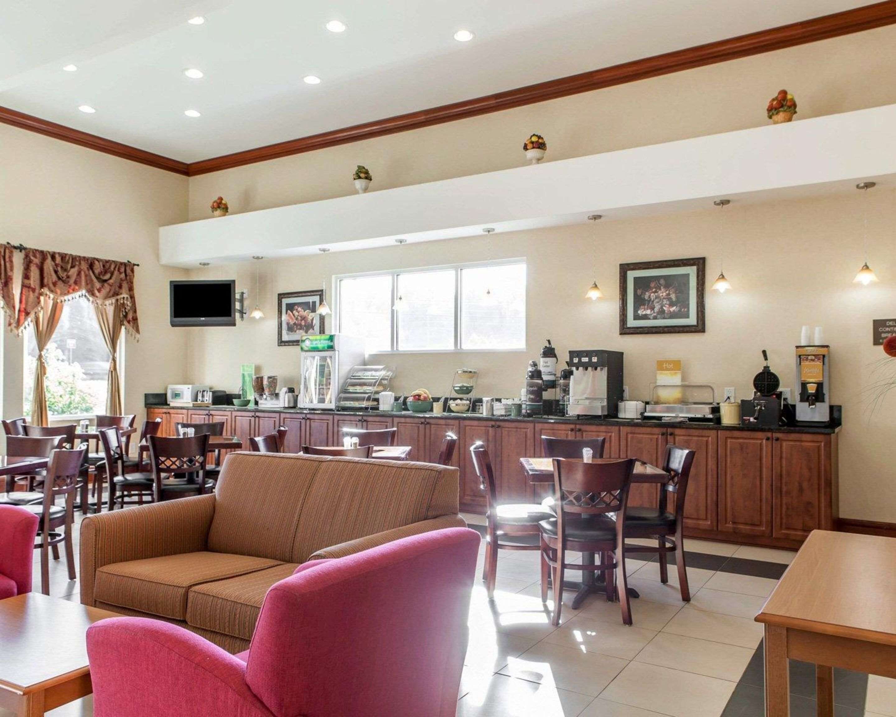 Free daily buffet breakfast