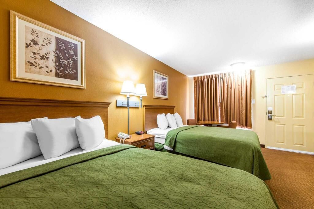 Premium bedding, in-room safe, desk, iron/ironing board