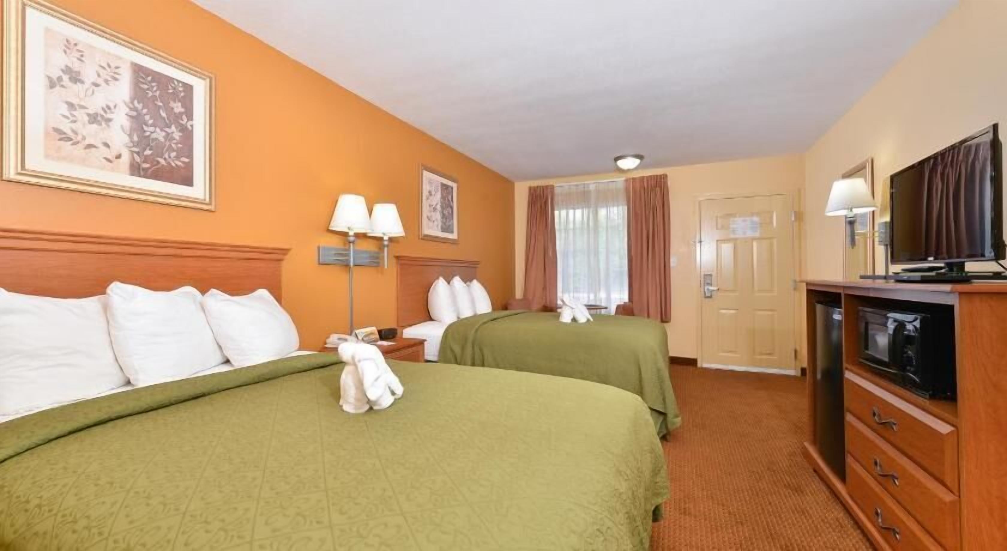 Premium bedding, in-room safe, desk, iron/ironing board