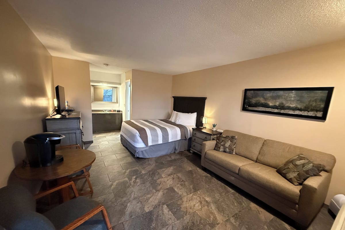 Premium Studio Suite | Individually decorated, individually furnished, laptop workspace
