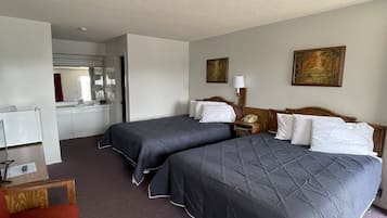 Standardzimmer, 2 Queen-Betten, Nichtraucher | Individuell dekoriert, individuell eingerichtet
