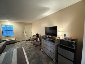 Premium Studio Suite | Individually decorated, individually furnished, laptop workspace - Scottish Inns Osage Beach (Osage Beach)
