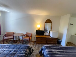 Standard Room, 2 Queen Beds, Non Smoking | Living area