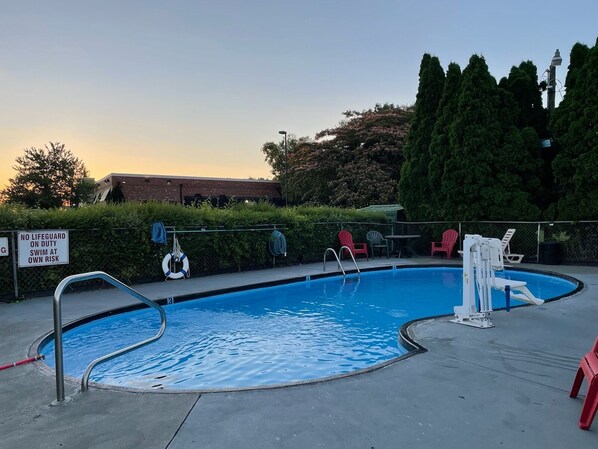 Piscina externa sazonal