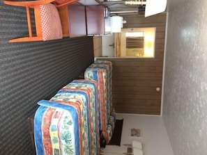 Dobbeltrom, 2 queensize-senger, røyk | Skrivebord og wi-fi (inkludert)