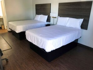 1 Schlafzimmer, hochwertige Bettwaren, Schreibtisch, Zustellbetten
