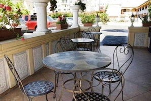 Outdoor dining - The Pacific (San Diego)