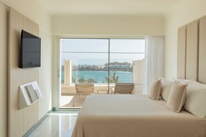 Premium bedding, down comforters, free minibar, in-room safe