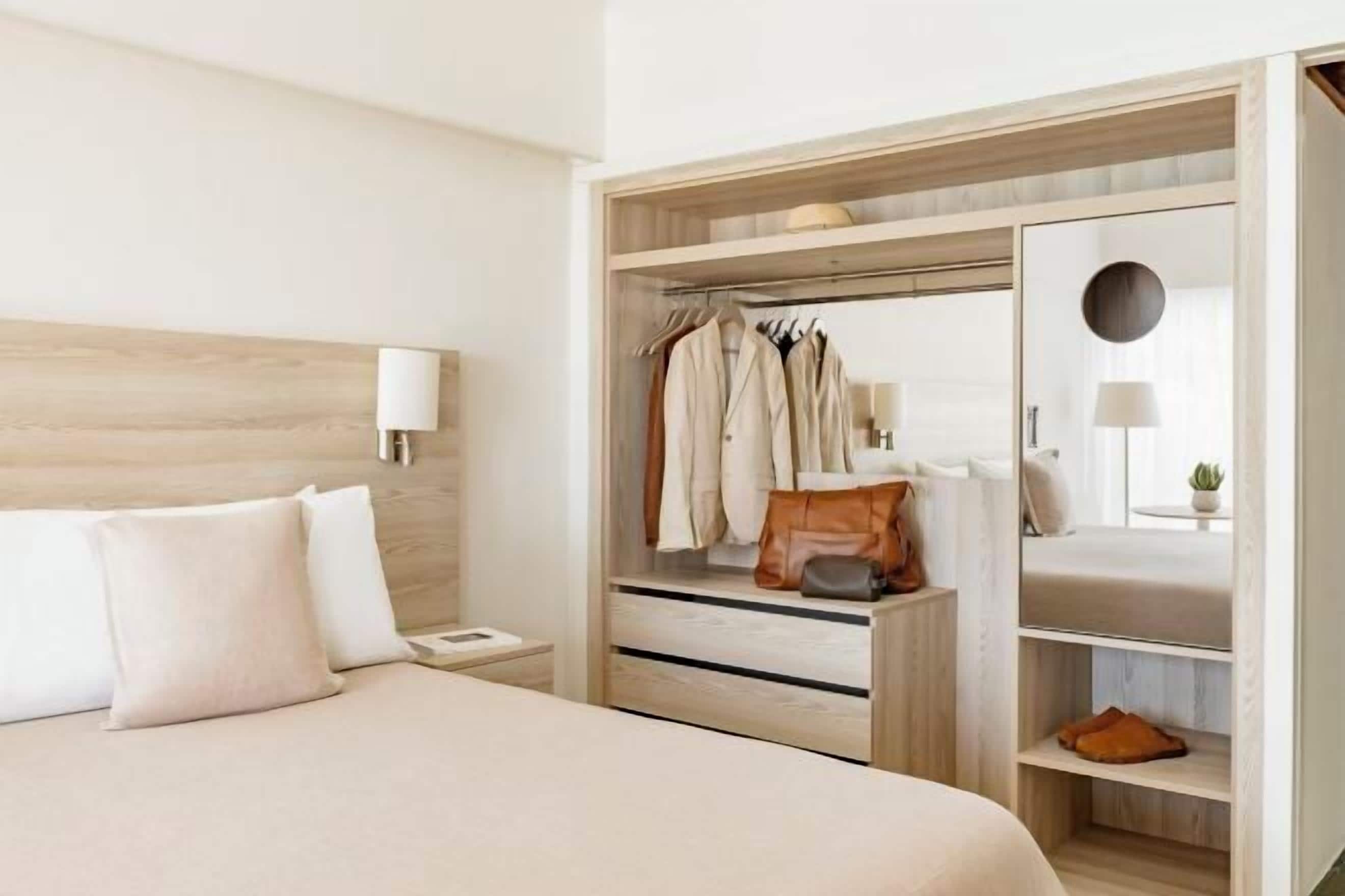 Premium bedding, down duvets, free minibar, blackout curtains