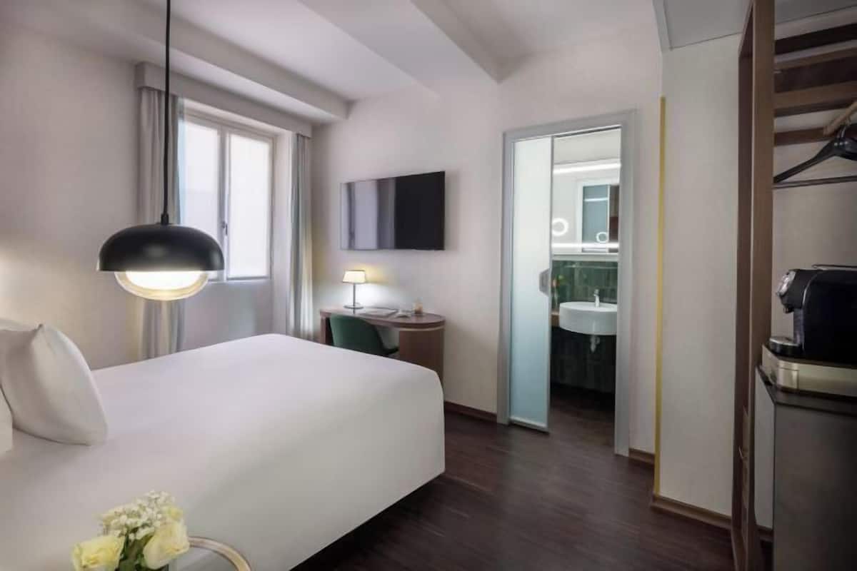 Premium bedding, down comforters, in-room safe, individually furnished