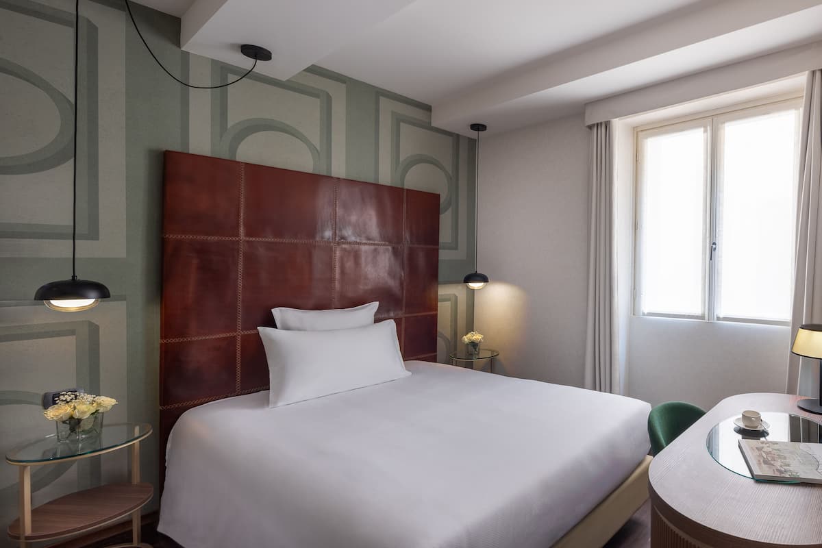 Premium bedding, down comforters, in-room safe, individually furnished