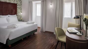 Chambre Familiale | Literie de qualité supérieure, couette en duvet d'oie, minibar